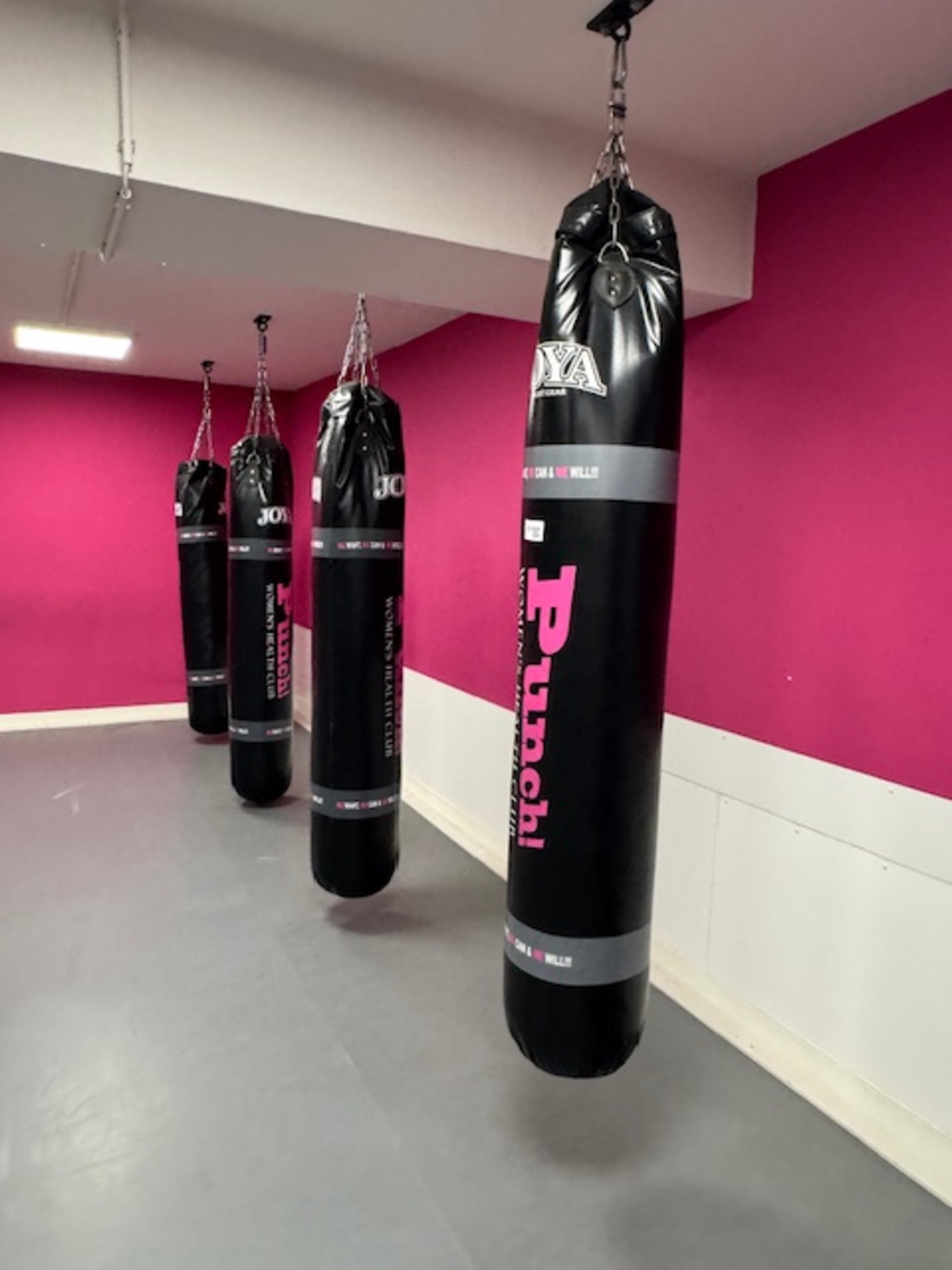 4x Bokszak Joya, zwart